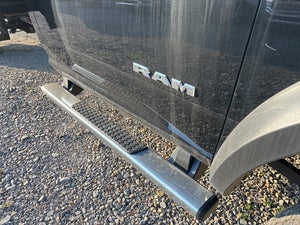 2024 RAM 5500HD SLT 4x4 / 6.7L Diesel / 16&#39; Stake Bed